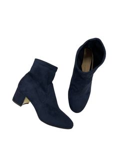 Brand: CLOTHES MENTOR Style: BOOTS ANKLE HEELS Color: BLUE Size: 6.5 Other Info: MARION PARK - MARION PARKE SKU: 101-101161-80928 CONDITION: GENTLY USED Navy Round Toe Boots For Fall, Blue High Ankle Heels For Fall, Navy Round Toe Boots For Winter, Casual Blue Pointed Toe Heeled Boots, Casual Blue Winter Booties, Casual Blue Fitted Heeled Boots, Blue Ankle-high Heeled Boots For Winter, Winter Blue Ankle-high Heeled Boots, Casual Blue Ankle Heeled Boots