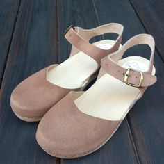 NEW CALF LEATHER CLOGS MADE FROM NATURAL CALF LEATHER AND NATURAL ALDER WOOD Clogs Sandals for Women Low heel ergonomic wooden sole and soft leather. made to order. Available in sizes 36-41. For other sizes please contact me EUR 35 l UK 2.5 l AUS 4.5 l USA 5 l up to 22.3cm l 8.78 inches EUR 36 l UK 3.5 l AUS 5.5 l USA 6 l up to 23cm l 9.02 inches EUR 37 l UK 4 l AUS 6 l USA 6.5 l up to 23.7cm l 9.33 inches EUR 38 l UK 5 l AUS 7 l USA 7.5 l up to 24.5cm l 9.65 inches EUR 39 l UK 6 l AUS 8 l USA 8 Clogs With Wooden Low Heel, Spring Slip-on Clogs With Wooden Heel, Beach Slip-on Clogs With Wooden Heel, Natural Color Wooden Heel Slip-on Clogs, Clogs Sandals, Wood Clogs, Wooden Slip-on Clogs With Wooden Heel, Mia Sandals, Leather Clog