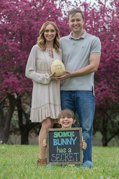 Adorable way to announce your pregnancy during Easter Easter Heels, Classy Easter, Pregnancy Announcement Pictures