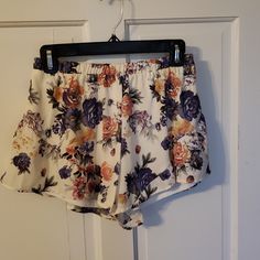 Peach Love Fully Lined Floral "Skirty" Shorts, Size Small, Nwt. These Are Actually Shorts But Because Of The Way They're Cut, They Look Like A Skirt When On. Envelope Skirt, White Skort, Black Skort, Peach Love, Snake Print Dress, Black Envelopes, Black Ruffle, Blue Cream, Striped Shorts