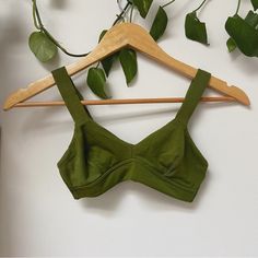 Green Bralette From Parade. Size Xs. Removed The Tags But Only Tried On Once, Unfortunately It Was Too Small For Me. No Flaws, Brand New Without Tags. Measurements Laying Flat: Bust/Ptp: 11.5” Waistband: 10.5” Total Length: 9.5” Fitted Padded Bra For Summer, Fitted Summer Bra With Built-in Support, Fitted Green Crop Top With Adjustable Straps, Green Fitted Crop Top With Adjustable Straps, Fitted Green Underwire Bra, Green Summer Bra With Adjustable Straps, Fitted Green Bra With Padded Cups, Summer Green Bra With Adjustable Straps, Green Triangle Top Bra For Summer