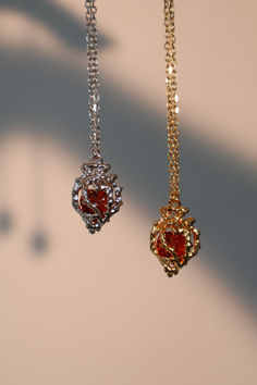 If you are struggling what to gift for your loved ones, you can’t go wrong with our Best Gifting Red Heart Necklace Bundle! You will get 2 of our hot-selling Red Heart Necklaces in silver and gold with an extra 20% off!! Gemstone Gold Necklace, Cute Gold Accessories, Red Necklace Aesthetic, Red And Gold Jewelry, Ethereal Jewelry, Dope Jewelry Accessories, Red Heart Necklace, Heart Necklaces