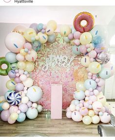 balloons and confetti are arranged around the entrance to a sweet sixteen birthday party