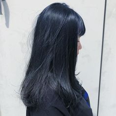 12 màu nhuộm không cần tẩy tóc vừa trendy vừa cực ‘nịnh’ da Dark Blue Dyed Hair, Dark Midnight Blue Hair, Dark Blue Hair Dye, Stylist Aesthetic, Dream Piercings