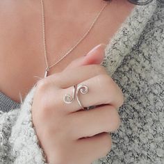 Face Height: 18 Mm Material: Sterling Silver K E E P I N T O U Ch Https://Instagram.Com/Emmaverajewelry Https://Www.Facebook.Com/Emmaveradesign Thank You For Visiting My Shop Dainty Women, Spiral Ring, Swirl Ring, Minimalist Ring, Women Ring, Ring Dainty, Pinky Ring, Wrap Rings, Minimalist Rings