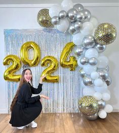 Balloon Wall Decorations, 2024 Party, New Years Eve Decorations, New Year Decor, New Years Decorations, Nouvel An, Balloon Decorations, Winter Decor, Christmas Eve