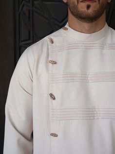 Mandarin collar with side button Side button opening Pleat clusters on front Model is 184cm (6 feet) and wearing size L Item Code: mQ2241 White Long Sleeve Kurta With Buttons, Traditional White Kurta With Buttons, Dobby Fabric, Decorative Buttons, Extra Fabric, Measurement Chart, Male Body, Body Size, Mandarin Collar