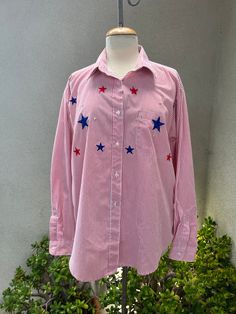 "Vtg Patriotic Blouse Red White Blue Stars Stripes Sz XL By Apache. Size XL 18/20 oversized made in korea of polyester and cotton. Good condition  Measurements  Shoulders 19\" Sleeves 25\" Bust 50\" Hips waist 48\" Length 26\"" Red Cotton Patriotic T-shirt, Patriotic V-neck Summer Tops, Multicolor Cotton T-shirt For 4th Of July, Independence Day Americana Cotton T-shirt, Patriotic Short Sleeve T-shirt With Star Print, Pink Jeans, Red Blouses, Blue Star, Bubblegum Pink