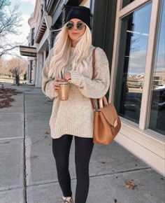 Long Sweater Outfits Winter, Nice Casual Outfits Woman Winter, White Crewneck Sweater Outfit, Tenesse Outfit Winter, Casual Winter Outfits For Women 20s, Laid Back Chic Outfits, Casual Florida Winter Outfits, Amusement Park Outfit Fall Casual, Cute Winter Outfits 2023