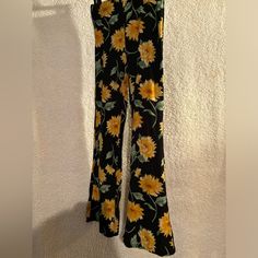 Women’s Size M Sunflower Stretchy Bells Brand Forever 21 Very Comfy, Stretchy, And They Make Your Butt Look They Were $24.99 New And I’ve Wore Them Like 3x They Still Look And Feel Brand New!! I’ll Take $10 Fitted Floral Print Bottoms From Forever 21, Sunflower Pants, Forever 21 Jeans, Jeans Women, Yellow Black, Bell Bottoms, Black N Yellow, Sunflower, Forever 21