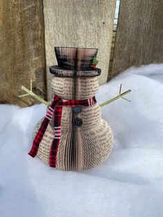 This Snowman is made from damaged or used paper back books.  Measures 7 inches tall and is made with real wooden arms, plaid scarf, black buttons, and a holly leaf on his hat.  If you would like any customization, please message me and I would be glad to help. Recycled Book Crafts, Upcycled Books Crafts, Book Club Gifts, Book Page Roses, Advent Crafts, Christmas Decorations Centerpiece, Old Book Crafts, Recycled Book, Book Page Crafts