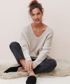 Cabin Sweater Oatmeal The deep v-neck adds sophistication to this cozily oversized, super-soft sweater. Looks great layered over a dress, or on its own with jeans. 70% wool, 30% cashmere. Made in China. V-neck oversized fit with drop shoulder. | Jenni Kayne Women's Cabin Sweater Size 2X-Small Day Trip Outfit, Cabin Sweater, Clean Fits, Cozy Oversized Sweaters, Oversize Sweater, Trip Outfits, Cardigan Sweaters, Jenni Kayne, Softest Sweater