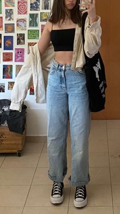 Skater Style Aesthetic, Mid Rise Jeans Outfit, Weston Estate, Boyfriend Jeans Outfit Summer, Practical Outfits, Mode Indie, Aesthetic Rock, Pjo Dr, Haircut Selfie