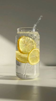 Water Aesthetic, Makanan Diet, Healthy Food Dishes, Healthy Food Motivation, Lemon Water, Aesthetic Food, Healthy Drinks