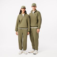 A lesson in French chic on the move: these Lacoste sweat pants are made from a warm, thick, super-soft fleece fabric. Inspired by training kits, with stylish streetwear-inspired touches. An adjustable, practical, contemporary piece. Winter Moisture-wicking Tracksuit For Loungewear, Winter Moisture-wicking Tracksuit For Lounging, Fleece Moisture-wicking Tracksuit For Streetwear, Sporty Fleece Tracksuit For Loungewear, Fleece Athleisure Tracksuit For Leisure, Moisture-wicking Fleece Tracksuit For Streetwear, Sporty Fleece Sweats With Ribbed Cuffs, Winter Fleece Joggers In Athleisure Style, Winter Fleece Sweatpants Athleisure