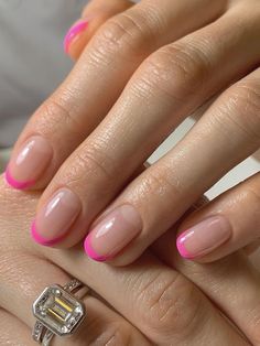 minimalist pink French tip nails Pink French Tip Nails, French Tip Gel Nails, Pink Tip Nails, Pink French Tip, Pink French Nails, Gel Nails French, Unghie Sfumate, French Tip Nail Designs, Pink Manicure