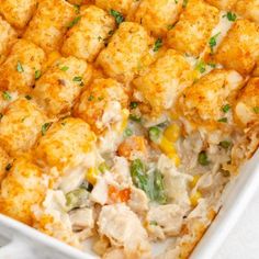 If you're searching for a hearty dish that’s perfect for feeding the whole family, look no further than this Tater Tot Chicken Pot Pie. Chicken Tater Tot Pie, Chicken Casserole Tater Tots, Chicken Pot Pie With Tater Tots, Chicken Tater Tot Recipes, Chicken Pot Pie Tater Tot Casserole, Tater Tot Pot Pie, Tater Tot Casserole Recipes Chicken, Family Meals For Picky Eaters, Casserole Recipes With Rotisserie Chicken