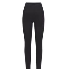 Nwt, Never Worn Skims Soft Smooth Seamless Legging In Onyx. Size M (8-10). Black High Waist Shaping Leggings, Black Shaping High Waist Leggings, Black High-waist Shaping Leggings, Black Shaping High-waist Leggings, Tight High Waist Bottoms With Seamless Construction, Black Shaping Yoga Bottoms, Black Seamless Bottoms For Loungewear, Seamless Minimal Stretch Bottoms For Gym, Compressive Black Shapewear Leggings