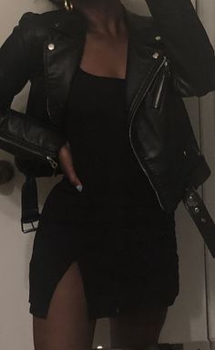 Leather Mini Skirt With Bodysuit, Casual Chic Black Outfit, Clean Edgy Aesthetic, Dark Mysterious Aesthetic Outfits, Slightly Goth Outfits, Dark Aesthetic Outfits Casual, Gno Outfit Winter Night, Classy Emo Outfits, Latin Outfits Casual