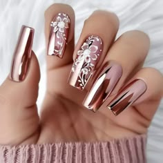 40 Trendy Chrome Nails That You'll Be Obsessed With New Trendy Nail Art Designs, Chrome Nails Art, Chrome Nail Art Designs, Sophisticated Nail Designs, Purple And Silver Nails, Rose Gold Nails Design, Quick Nail Art, Metallic Nail Art