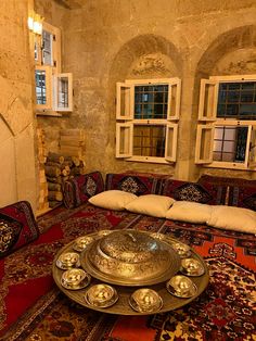 Aksaray, Turkey Afghan Living Room Decor, Old Turkish House, Arab Interior Design, Traditional Arabic House, Arab Living Room, Arabic Style House, Arab Aethstetic, Afghan Living Room, Afghan House