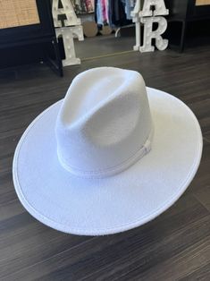 White Fedora, Hat, Summer - Etsy White Fedora With Curved Brim, Elegant White Fedora With Flat Crown, White Panama Hat With Curved Brim, White Brimmed Fedora For Kentucky Derby, White Western Fedora Panama Hat, Classic White Wide Brim Fedora, White Western Style Panama Hat, White Flat Brim Panama Hat For Kentucky Derby, Classic White Fedora Sun Hat