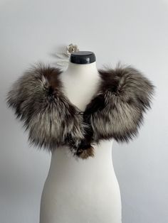 Vintage 1940s-1950s fox fur stole/cape /collar /shawl .The fur is soft and silky. [m e a s u r e m e n t s] Fits like: one size fits most Length: 50" [i n f o] Era: 1940s -1950s Brand/maker: n/a Fabric content: fox fur Condition: excellent  Let's Get Social!  instagram @themagicstories5 Collar Shawl, Cape Collar, Fur Cape, Vintage Witch, Fur Accessories, Fur Shawl, Fur Stole, Vintage 40s, Fox Fur