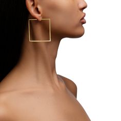 These 50mm square hoops are a sleek work of architectural beauty. Their clean edges cut a crisp silhouette, while the richness of the 18K yellow gold gives even the most minimalist look a luxe finish. The largest of the three sizes, these modern rectangular hoops are light and feature a smooth hinge that makes them easy to take on and off. Double Heart Ring, Modern Square, Large Hoop Earrings, Women Men Shoes, Gold Hoops, Beauty Gift, Yellow Gold Rings, White Diamond, Diamond White