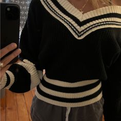 Great Condition. V Neck Vneck Sweater Outfit Woman, Vneck Sweater Outfit, Winter Sweater Outfits, Black And White Sweater, Winter Outfits Aesthetic, Fall Fit, Clothing Inspiration, White Sweater, Clothing Ideas