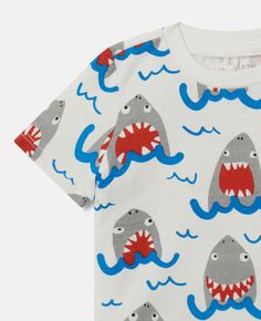 Discover Stella's Ivory Shark Print T-Shirt today. Free standard shipping is available on all orders. Shop online now. Gift Guide Women, Shark Print, Baby Boy Dress, Boy Outerwear, Short Denim Skirt, Summertime Fun, Bags Logo, Baby Sale, Stella Mccartney Kids