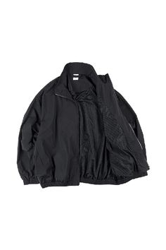 Loose Fit Windbreaker by IDLT from the Autumn/Winter '23 collection is the perfect unisex addition to your wardrobe. Made from 90% polyester and 10% polyamide, this oversized windbreaker in light gray and black is designed for ultimate comfort and style. Ideal for all seasons, it is recommended to hand wash with water under 40°C, and avoid bleach. Lay flat to dry. Size Chart: Size Chest Shoulder Length Sleeve S 148 58 67 54 M 152 60 68 55 L 156 62 71 56 XL 160 64 73 57 Oversized Windbreaker, Black Jackets, Winter 23, Black Windbreaker, Shorts Sweatpants, Denim Trousers, Trendy Shoes, Sunglasses Branding, Black Jacket