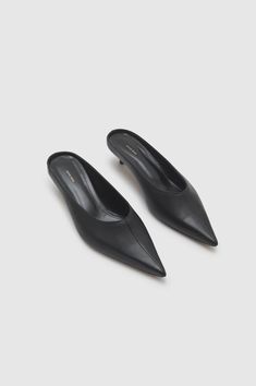 ANINE BING Rooney Mules - Black Quirky Shoes, Accessory Inspo, Black Mules, 2024 Style, Slip On Mules, Anine Bing, Pointed Toe Shoes, Dream Shoes, Kitten Heel