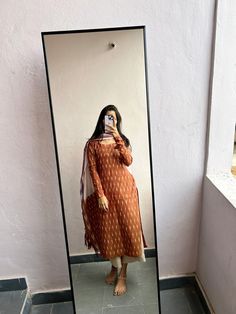 Simple Indian Suits, Chiffon Blouses Designs, Indian Fits, Neck Patterns, Kalamkari Dresses, Simple Dressing, Stylish Kurtis Design, Anarkali Dress Pattern, Simple Frocks