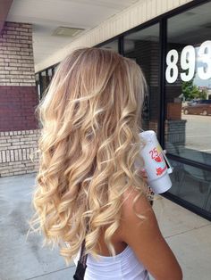 Loose Curls Medium Length Hair Blonde, Balayage Blond, Blonde Curly Hair, Balayage Blonde, Blonde Curls, Hair Balayage, Brown Blonde Hair, Long Blonde