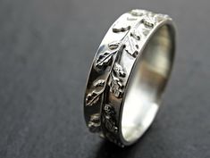 a silver ring with leaves on it