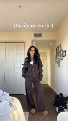 Lazy Aesthetic Outfit, Kolageras Sisters Outfits, Cosa Nuestra Outfit, Lounge Wear Outfit Ideas, Cozy Set Outfit, Outfit Ideas Feminine, Brown Leggings Outfit, Cozy Aesthetic Outfits, School Outfits Winter