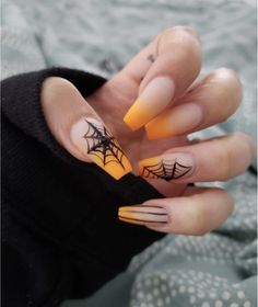 Halloweenský Makeup, Halloween Acrylic Nails, Cute Halloween Nails, Halloween Pins, Halloween Nail Designs, Halloween Nail, Halloween Nail Art, Nail Arts, Cute Acrylic Nails