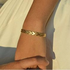 18K Gold-Plated Stainless Steel Nickel-Free Lead-Free Hypoallergenic Lobster Clasp 6.5" Length 2" Extender Water Resistant Bracelet Thick, Statement Piece Jewelry, Vintage Gold Bracelet, Creative Necklace, Intention Bracelets, Solid Gold Bracelet, Trending Bracelets, Gold Link Bracelet, Chunky Bracelets