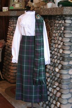 traditional scottish clothing female - Google Search | Scottish ... Scotland Clothes, Tartan Sash, Campbell Tartan