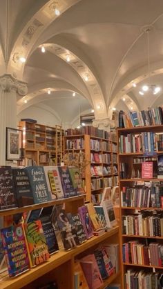 there are many books on the shelves in this library