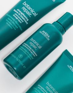 Cara + Cuerpo de Aveda Mejora el día de lavarse el pelo Incluye tres productos El champú limpia la suciedad, la grasa y la acumulación de productos del cuero cabelludo para conseguir un cabello más fuerte y de aspecto sano El acondicionador desenreda el cabello mientras que fortalece los mechones y previene las roturas El tratamiento sin aclarado desenreda, combate el encrespamiento y protege de los daños causados por el calor hasta 230 ºC para conseguir un cabello más fuerte y brillante Se pres Christmas Jumper Dress, Gift Makeup, Heat Damage, Halloween Top, Formal Dress Shops, Leave In, Trainer Heels, Nyx Professional Makeup, Washing Hair