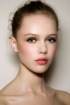 17 Fresh Ideas For Your Wedding Makeup #blush #bride #makeup Bridal Makeup Tips, Gorgeous Wedding Makeup, Wedding Hairstyles And Makeup, Frida Gustavsson, Romantic Makeup, Day Makeup Looks, Best Wedding Makeup, Wedding Day Makeup, Beauty Make-up