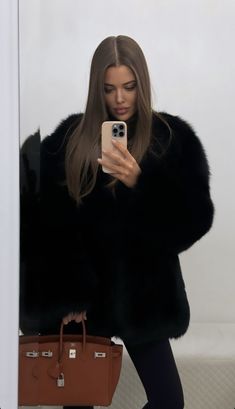 Luxe Life Aesthetic, Brown Fur Coat Outfit, Fall Party Outfit, Classy Winter Outfits, Classy Aesthetic, Winter Fits, Fur Fashion, Winter Looks