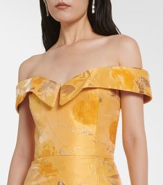 Elegant Fitted Silk Off-shoulder Dress, Elegant Fitted Silk Off Shoulder Dress, Silk Off-shoulder Dress For Banquets, Silk Off-shoulder Dress For Banquet, Silk Off-shoulder Dress For Formal Occasions, Formal Off-shoulder Silk Evening Dress, Formal Silk Off Shoulder Dress, Gold Off-shoulder Gown For Wedding, Fitted Jacquard Gown For Party