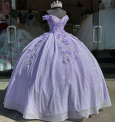 Lilac Quince, Lilac Ball Gown, Quinceñera Ideas, Dress Pins, Purple Quinceanera, Purple Ball Gown