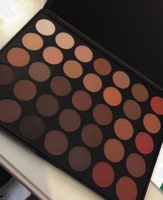 Aesthetic Makeup Palette, Aesthetic Makeup Pallets, Eyeshadow Palette Aesthetic, Cute Makeup Kit Aesthetic, Koleksi Makeup, Girly Things Makeup Brushes & Tools, Penyimpanan Makeup, Maquillage Yeux Cut Crease, Maquillage On Fleek