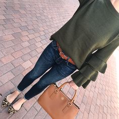 Banana Republic Indigo Skinny Ankle Jeans, J.Crew leopard flats, Olive green ruffled sleeve sweater Stylish Office Wear, Neutral Fall Outfits, Stylish Petite, Dressy Dress, Leopard Flats, Stylish Office, Cooler Look