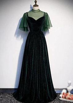 Long Party Gowns, Dark Green Velvet, Mode Tips, Velvet Prom Dress, Green Bridesmaid Dresses, فستان سهرة, A Line Prom Dresses, Formal Dresses Prom, Party Gowns