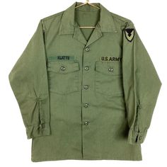 Vintage Us Army Og-107 Button Up Shirt Size Large Green Size/Measurements (Based in inches) Size - Large Pit to pit - 22" Length - 28" Shoulder to cuff - 22" Condition / Details Stains found on back and on left sleeve Missing tags Combined Shipping: We provide combined shipping, please contact us for a quote Military Style Button-up Tops, Military Style Button-up Tops With Snap Buttons, Military Style Collared Top With Snap Buttons, Military Style Collared Top With Button Closure, Green Long Sleeve Military Style Tops, Military Style Collared Shirt With Snap Buttons, Military Button-up Shirt, Green Military Button-up Top, Green Military Style Button-up Shirt