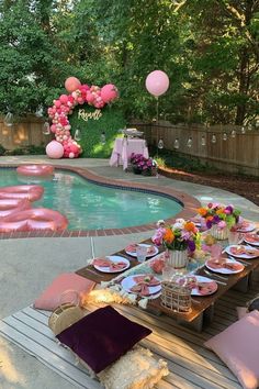 Have an unforgettable 18th birthday party with these simple and unique decorations.. Sweet 17, Idee Babyshower, Birthday Dinner Party, Cute Birthday Ideas, Pool Birthday, Bday Party Theme, Outdoor Birthday, Birthday Party Theme Decorations, Birthday Party For Teens